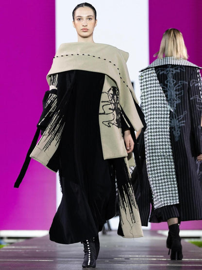 Palton asimetric Daiana Stancioiu din stofă, cu capă detașabilă și texturi în contrast, negru cu bej DS006BF24