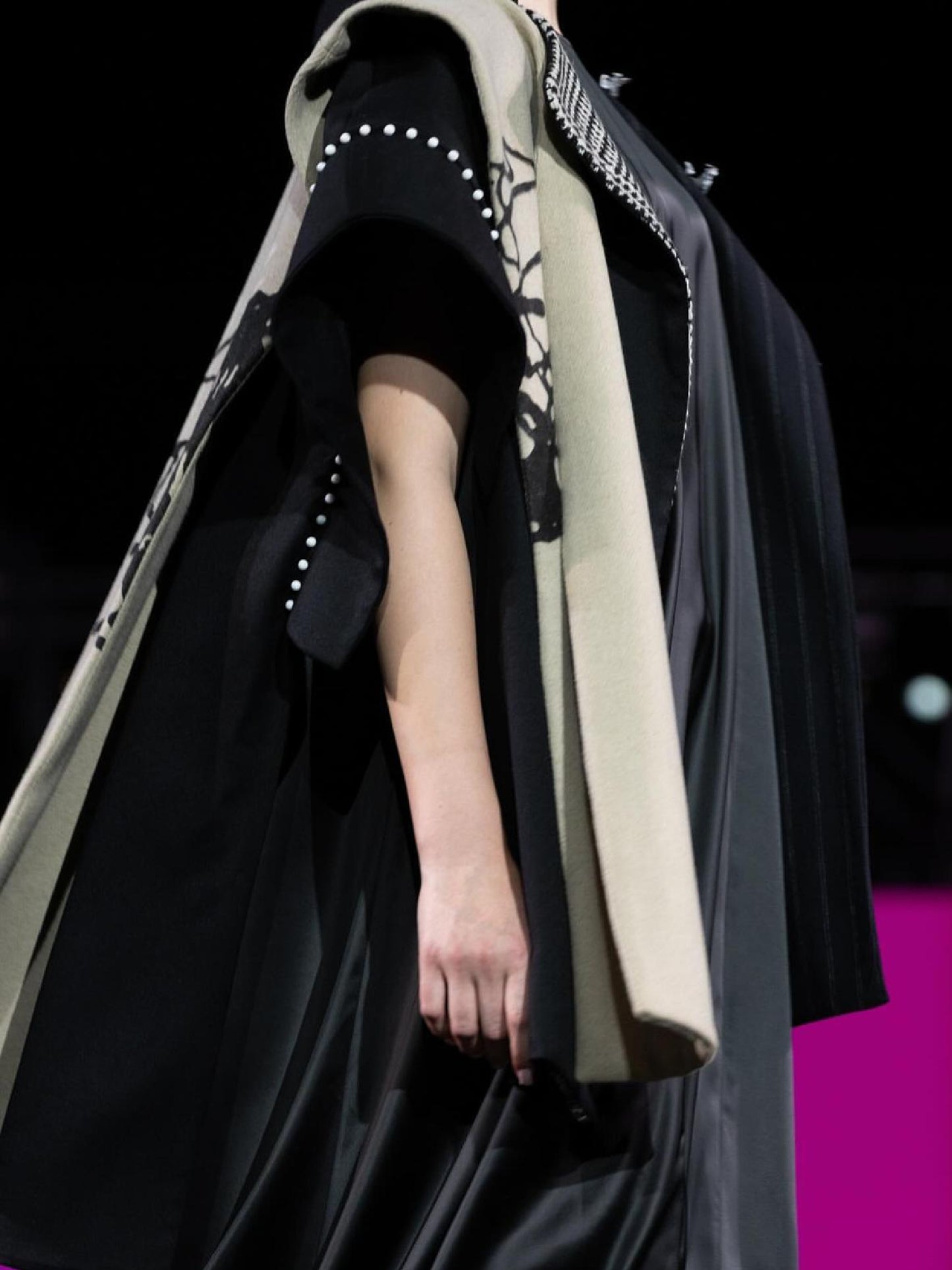 Set 3 piese Daiana Stancioiu - Rochie tafta și 2 cape atizanale din lână DS002BF24