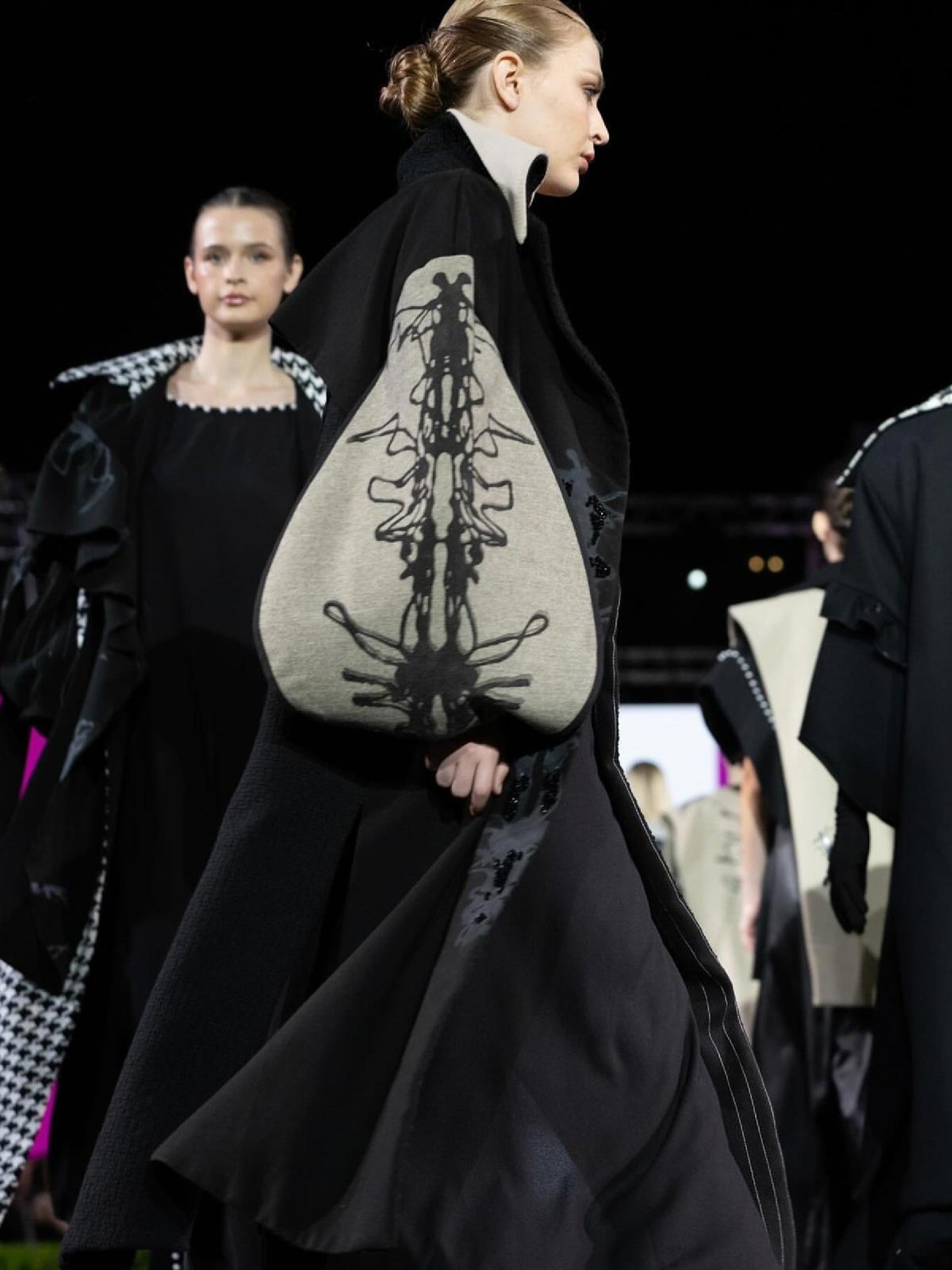 Palton versatil Daiana Stancioiu din stofă cu accente contrastante, negru cu bej DS003BF24