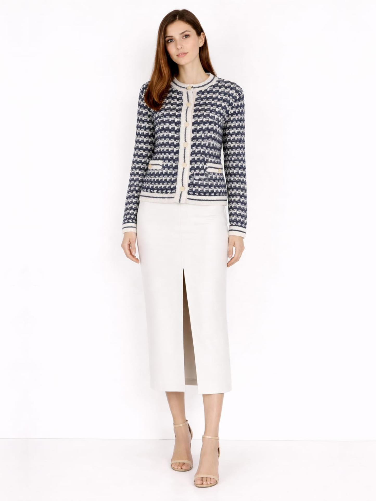 Cardigan jachetă tricot boucle alb cu bleumarin și nasturi aurii Harera Z13135