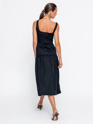 Rochie cambrata Harera, cu talie joasa, decolteu patrat, neagra H25002