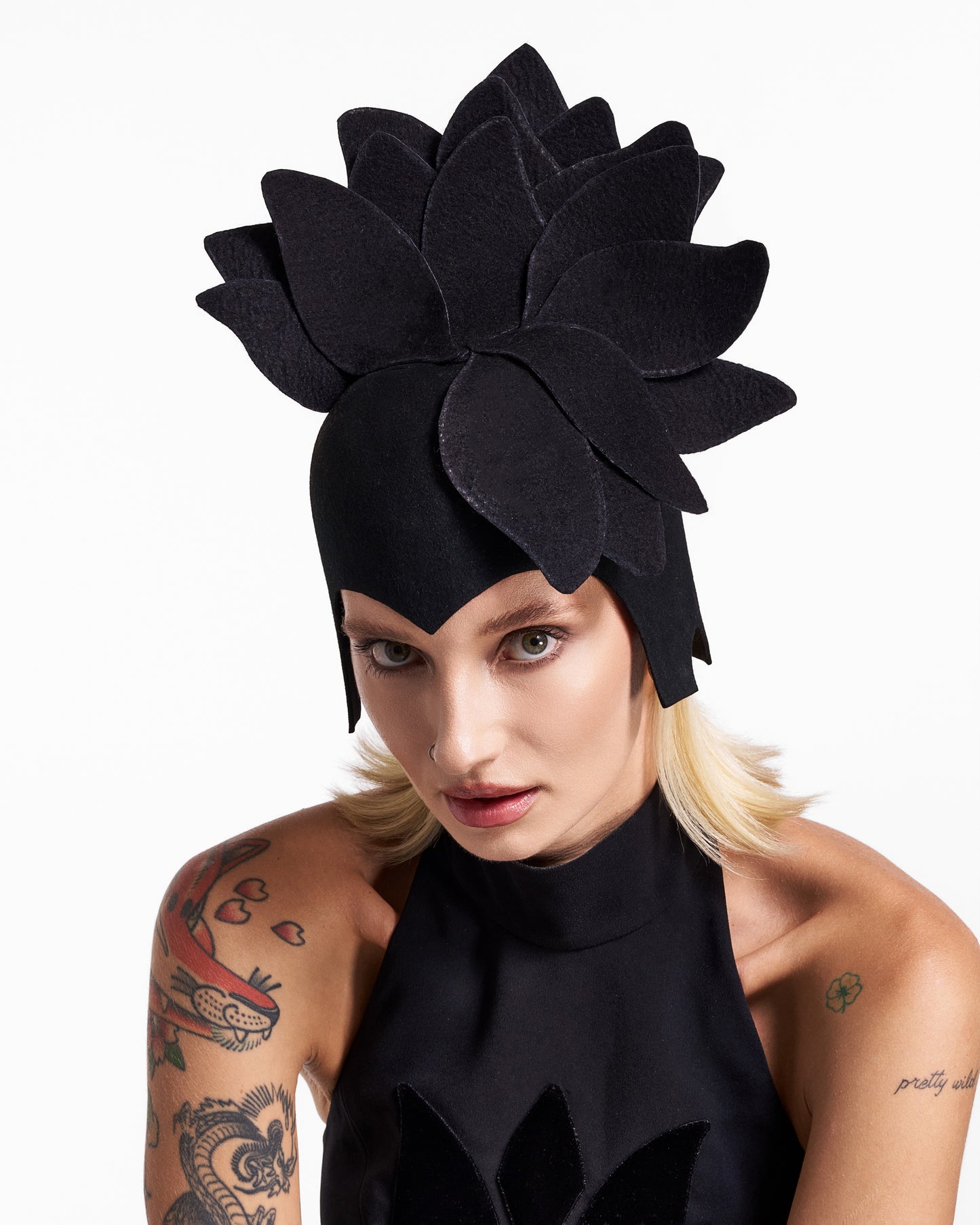 Accesoriul pentru cap Petal Crown pălărie neagră Lavine HL26002